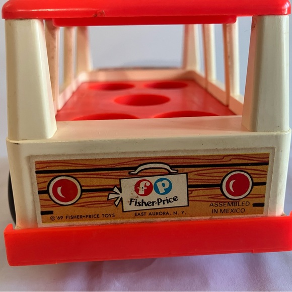 Vintage Fisher-Price mini bus with Family. - Picture 2 of 16